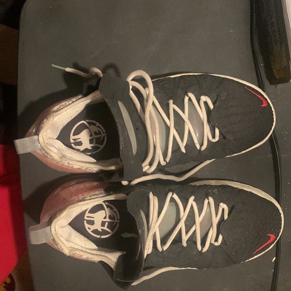 Lebrons 18 - Picture 5 of 5